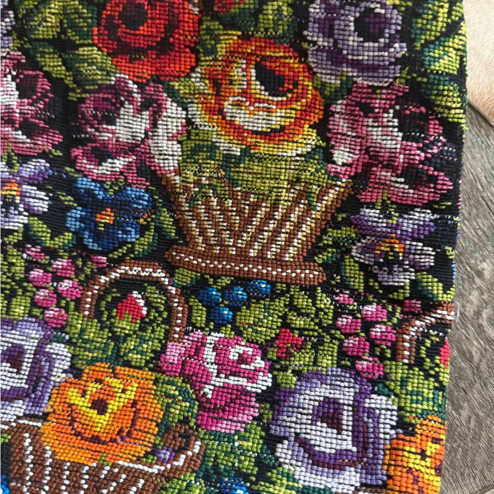 Beautiful Vibrant Floral Made in Guatemala Floral Tapestry Hand Bag - Picture 3 of 16